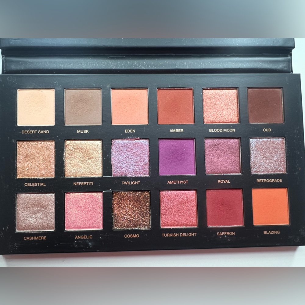 Huda Beauty Desert Dusk Eyeshadow Palette